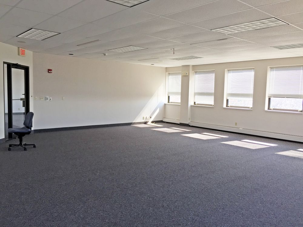PNC BANK BUILDING: 1100 W Glen Ave, Peoria, IL 61614